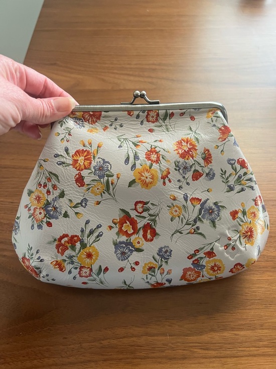 Patricia Nash Floral Kiss-Lock Clutch Bag in Cream with Yellow & Red Blooms - Picture 7 of 7